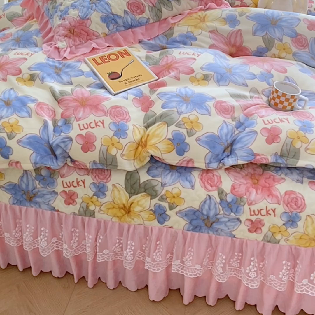 91家纺网 家纺一手货源 找家纺 （总）提花大世界 2025新款爆款高克重牛奶绒印花夹棉蕾丝花边床盖床裙单件三件四件套