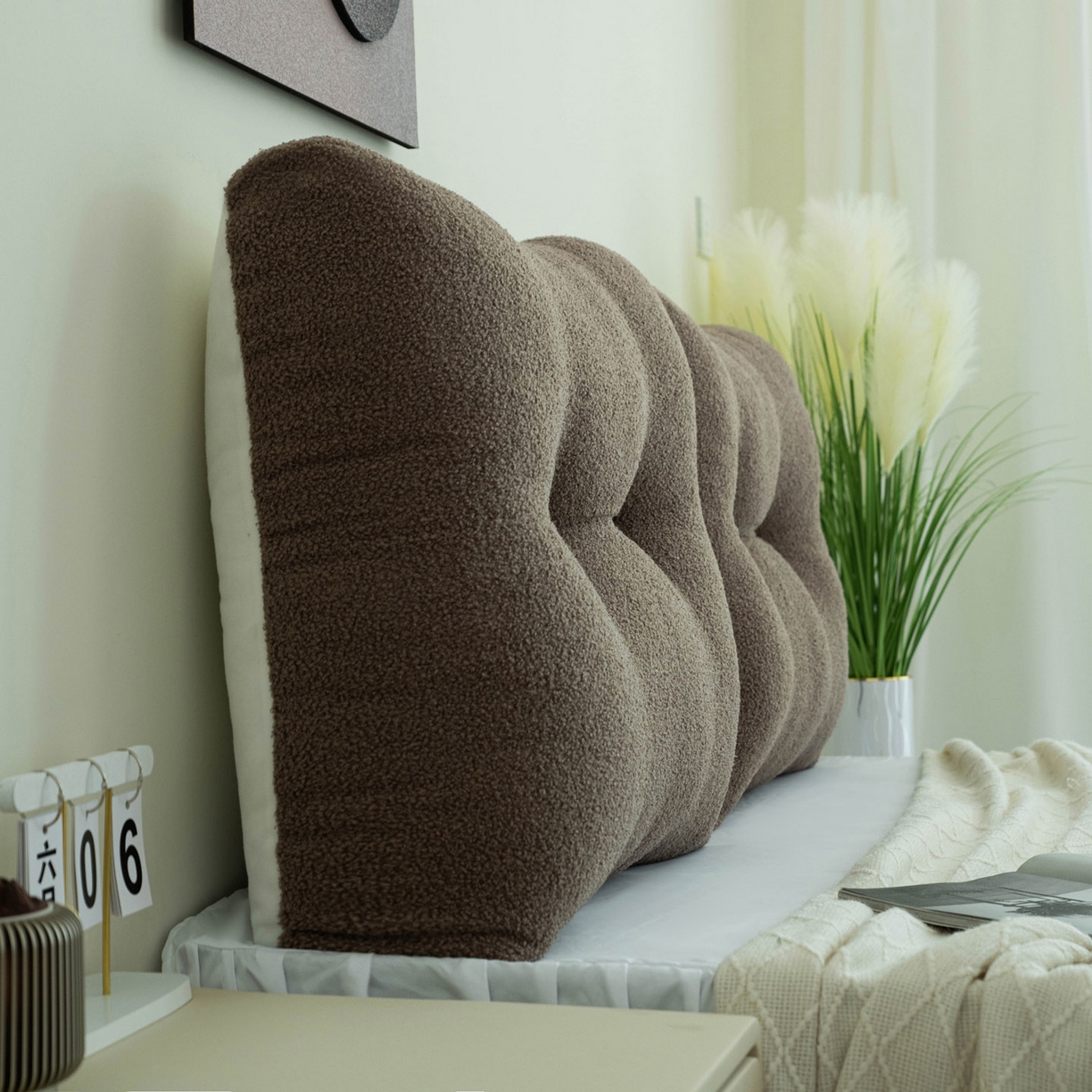 91家纺网 家纺一手货源 找家纺 美达人 2025新款泰迪毛面包组合款靠垫靠背 泰迪绒【无床头魔术贴】咖