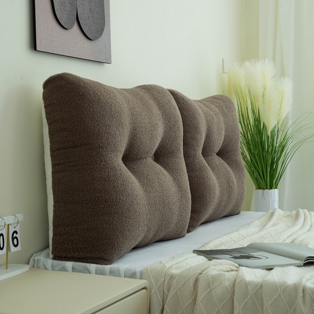 91家纺网 家纺一手货源 找家纺 美达人 2025新款泰迪毛面包组合款靠垫靠背 泰迪绒【无床头魔术贴】咖