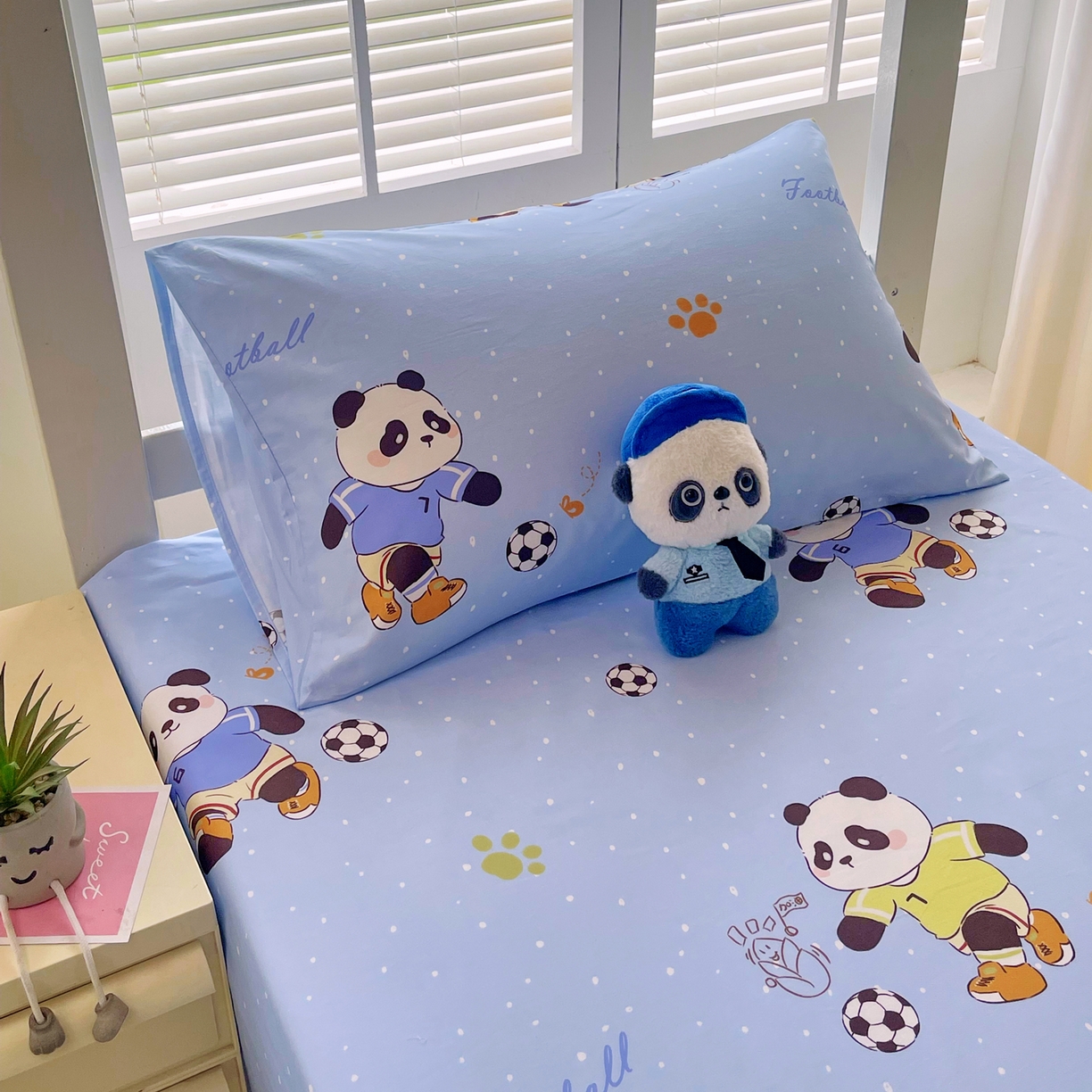 91家纺网 家纺一手货源 找家纺 金鑫汇家纺 2025新款A类全棉纯棉印花学生床宿舍上下铺三件套 足球争霸赛-蓝