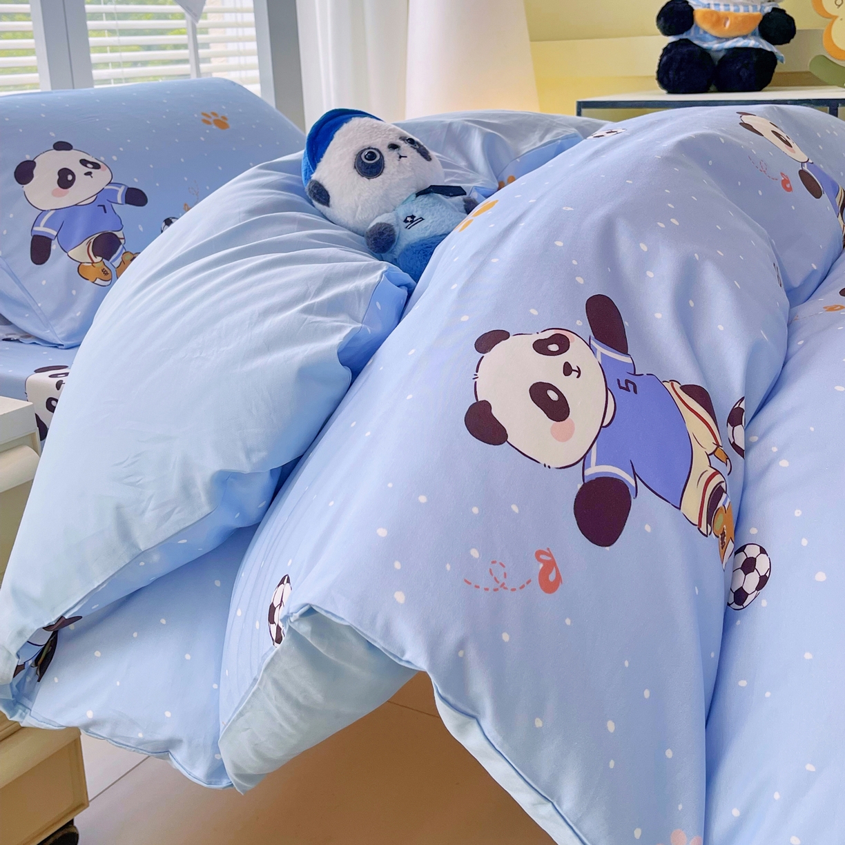 91家纺网 家纺一手货源 找家纺 金鑫汇家纺 2025新款A类全棉纯棉印花学生床宿舍上下铺三件套 足球争霸赛-蓝