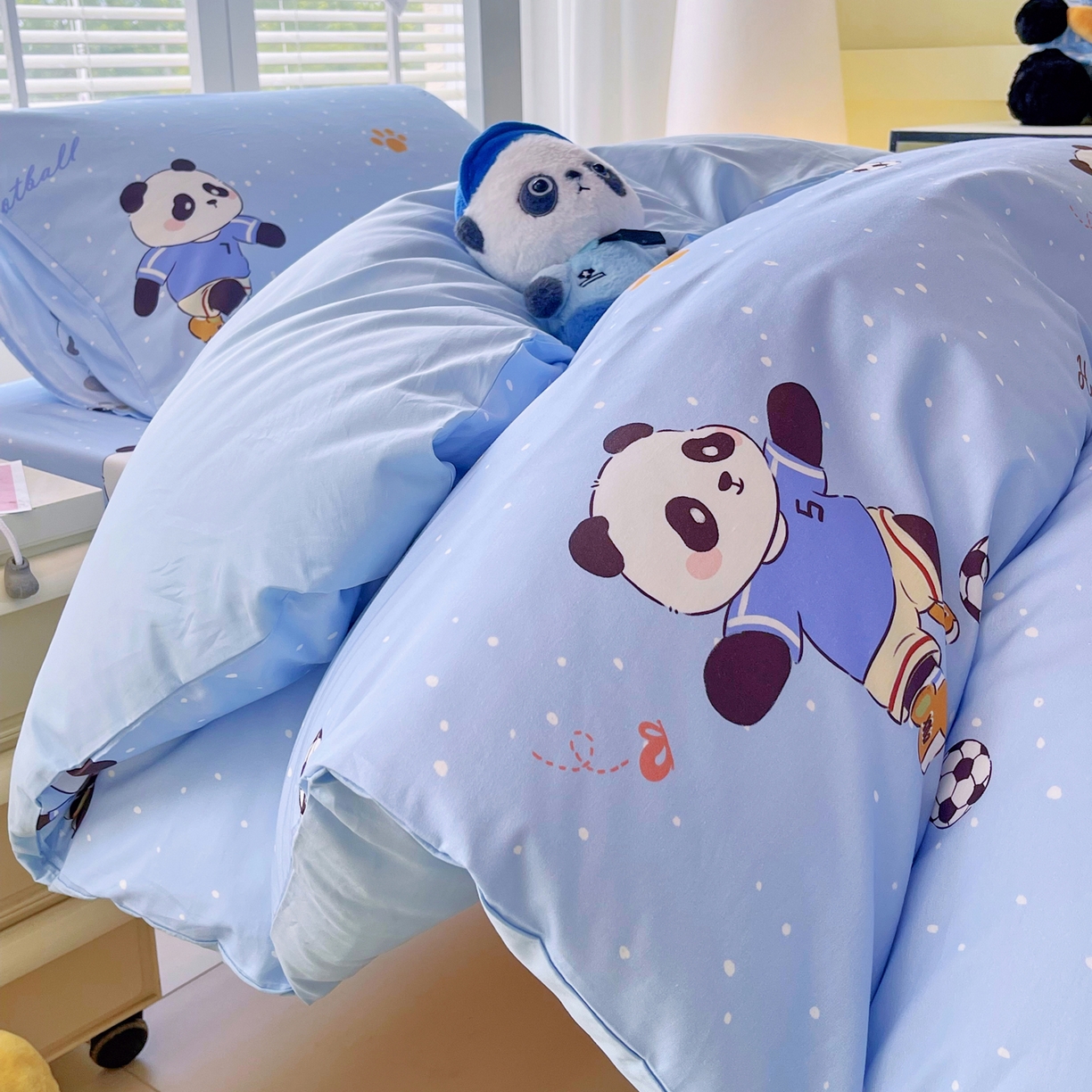 91家纺网 家纺一手货源 找家纺 金鑫汇家纺 2025新款A类全棉纯棉印花学生床宿舍上下铺三件套 足球争霸赛-蓝