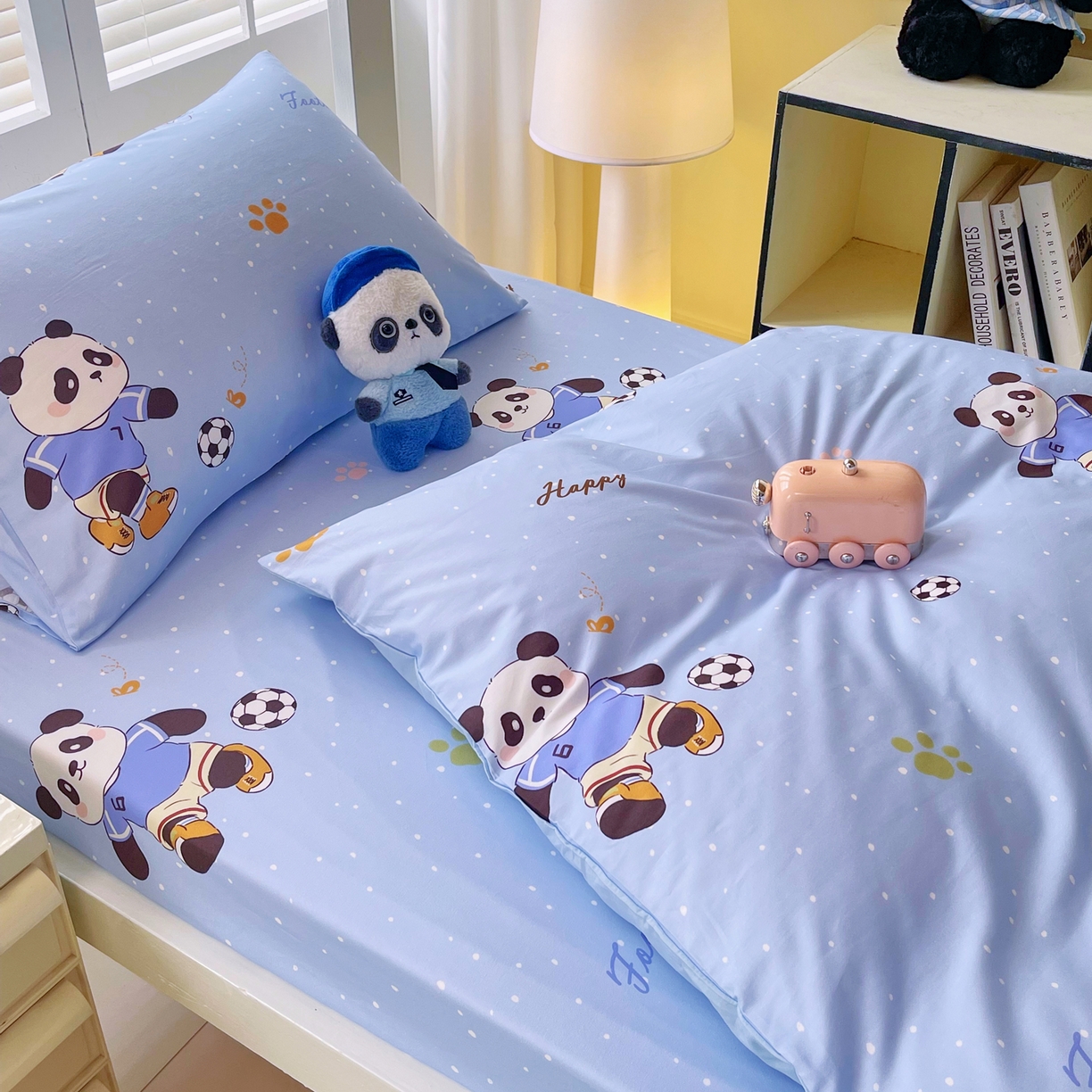 91家纺网 家纺一手货源 找家纺 金鑫汇家纺 2025新款A类全棉纯棉印花学生床宿舍上下铺三件套 足球争霸赛-蓝