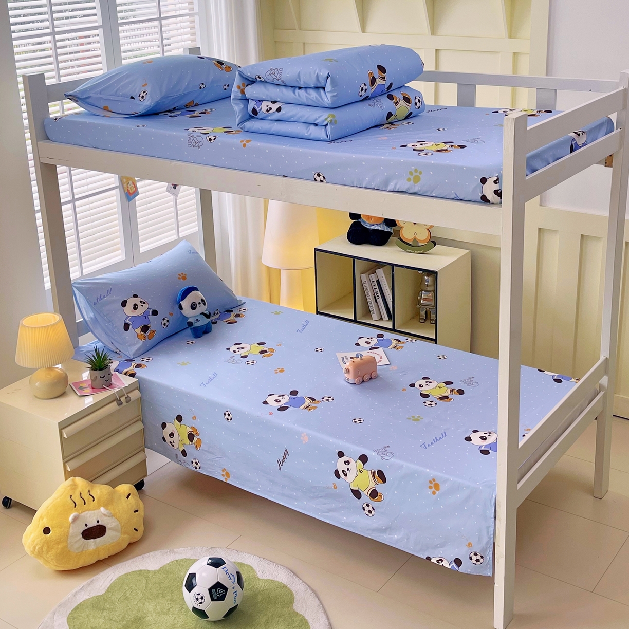 91家纺网 家纺一手货源 找家纺 金鑫汇家纺 2025新款A类全棉纯棉印花学生床宿舍上下铺三件套 足球争霸赛-蓝
