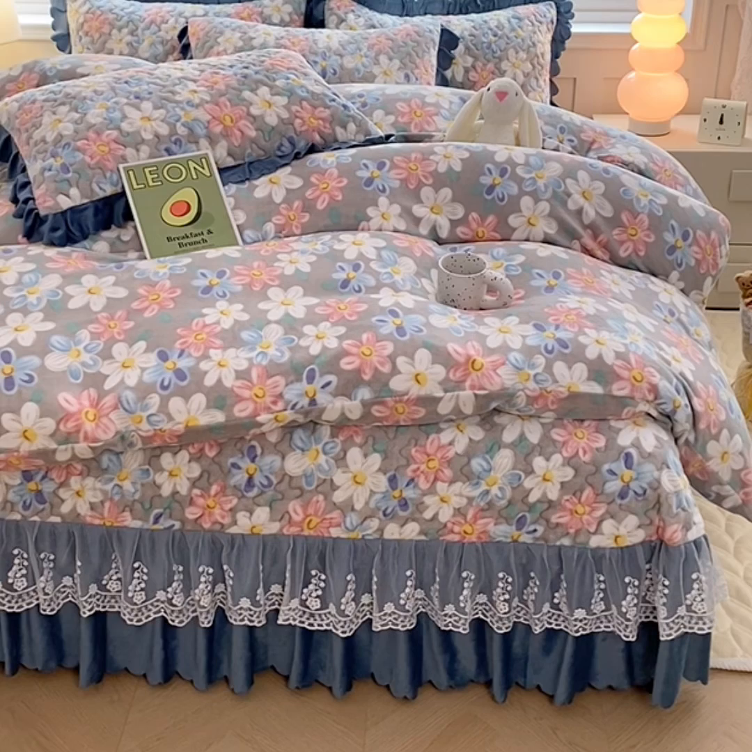 91家纺网 家纺一手货源 找家纺 （总）提花大世界 2025新款爆款高克重牛奶绒印花夹棉蕾丝花边床盖床裙单件三件四件套