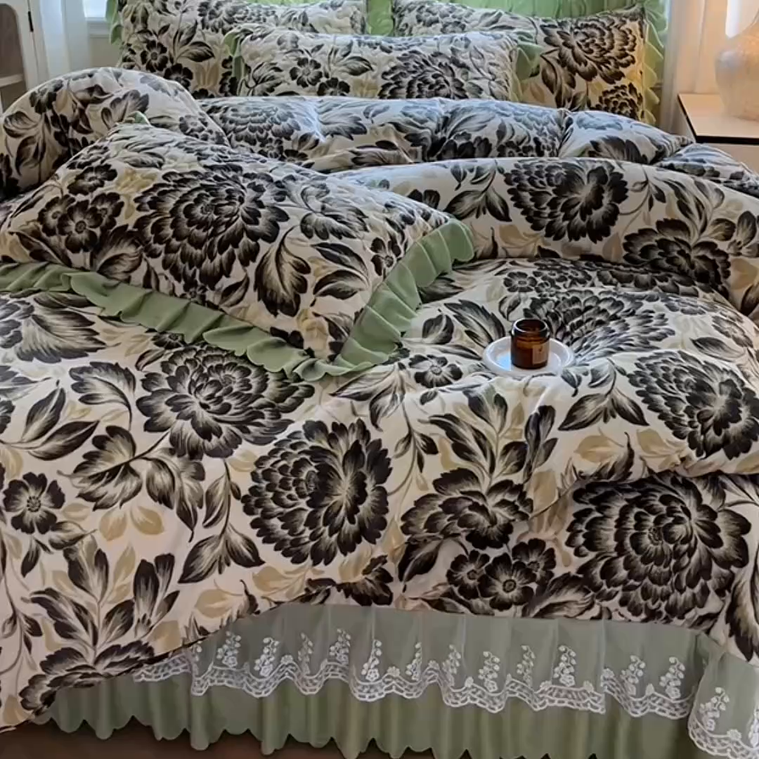 91家纺网 家纺一手货源 找家纺 （总）提花大世界 2025新款爆款高克重牛奶绒印花夹棉蕾丝花边床盖床裙单件三件四件套