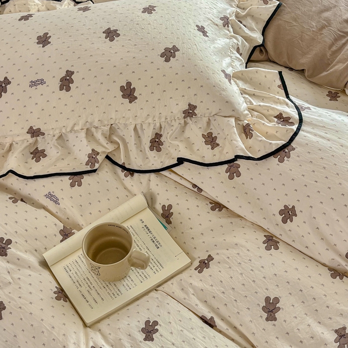 91家纺网 家纺一手货源 找家纺 斯卡诺家纺 2025秋冬法式花边古法水洗棉云感棉床盖四件套花边被套床单款 熊熊乐园-花边款