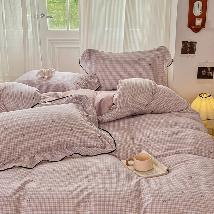 91家纺网 家纺一手货源 找家纺 斯卡诺家纺 2025秋冬法式花边古法水洗棉云感棉床盖四件套花边被套床单款 樱桃小格-花边款