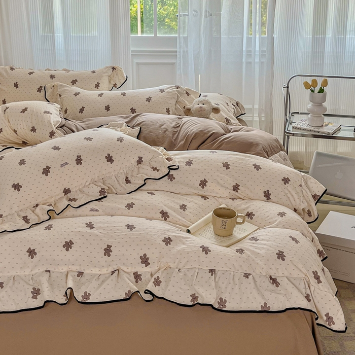 91家纺网 家纺一手货源 找家纺 斯卡诺家纺 2025秋冬法式花边古法水洗棉云感棉床盖四件套花边被套床单款 熊熊乐园-花边款