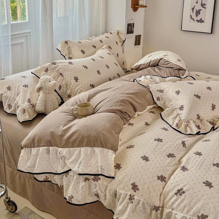 91家纺网 家纺一手货源 找家纺 斯卡诺家纺 2025秋冬法式花边古法水洗棉云感棉床盖四件套花边被套床单款 熊熊乐园-花边款