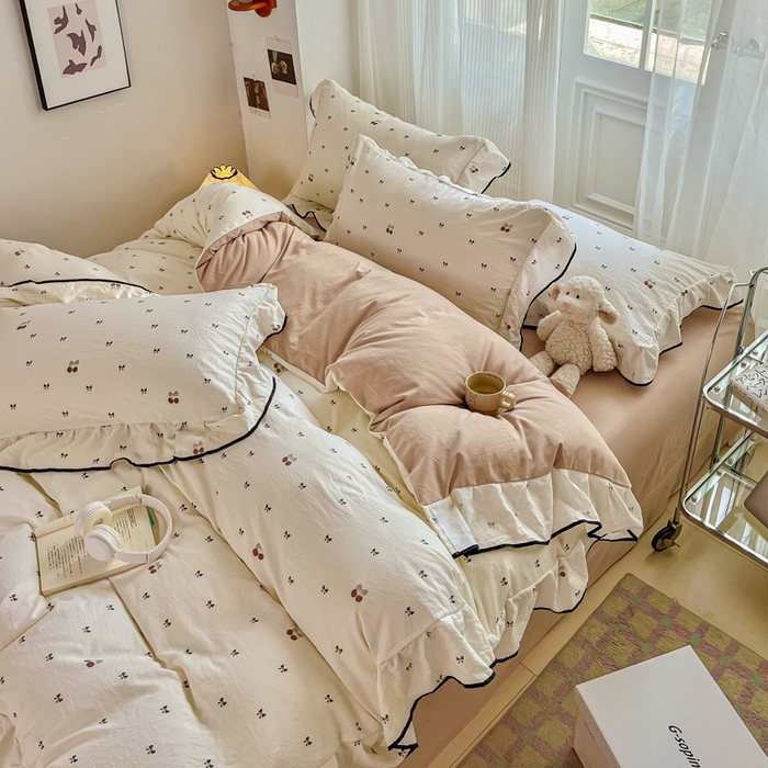 91家纺网 家纺一手货源 找家纺 斯卡诺家纺 2025秋冬法式花边古法水洗棉云感棉床盖四件套花边被套床单款 甜美樱桃-花边款