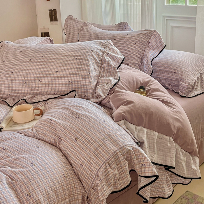 91家纺网 家纺一手货源 找家纺 斯卡诺家纺 2025秋冬法式花边古法水洗棉云感棉床盖四件套花边被套床单款 樱桃小格-花边款