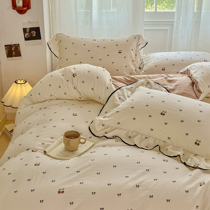 91家纺网 家纺一手货源 找家纺 斯卡诺家纺 2025秋冬法式花边古法水洗棉云感棉床盖四件套花边被套床单款 甜美樱桃-花边款