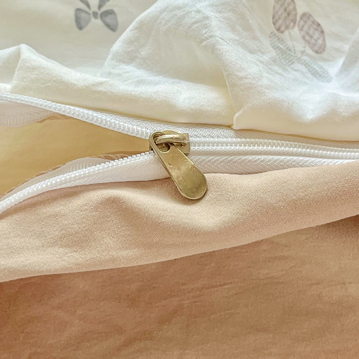 91家纺网 家纺一手货源 找家纺 斯卡诺家纺 2025秋冬法式花边古法水洗棉云感棉床盖四件套花边被套床单款 甜美樱桃-花边款