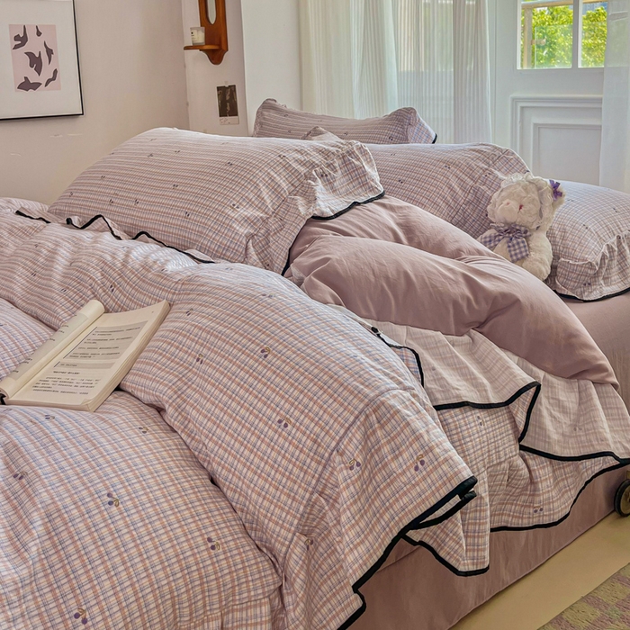 91家纺网 家纺一手货源 找家纺 斯卡诺家纺 2025秋冬法式花边古法水洗棉云感棉床盖四件套花边被套床单款 樱桃小格-花边款