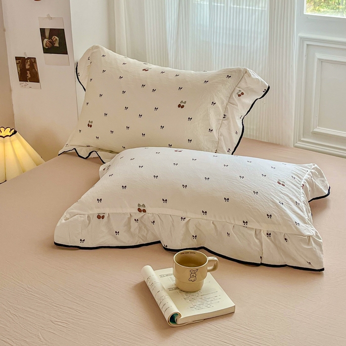 91家纺网 家纺一手货源 找家纺 斯卡诺家纺 2025秋冬法式花边古法水洗棉云感棉床盖四件套花边被套床单款 甜美樱桃-花边款