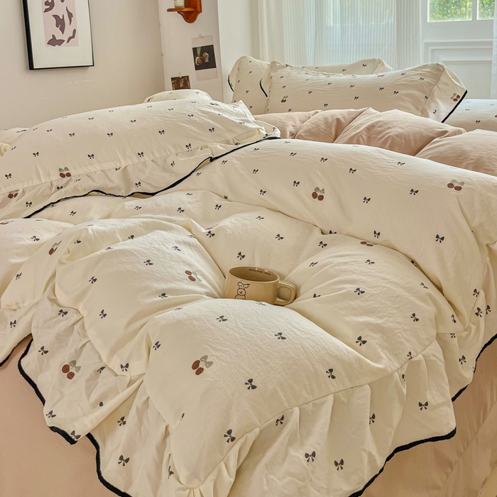 91家纺网 家纺一手货源 找家纺 斯卡诺家纺 2025秋冬法式花边古法水洗棉云感棉床盖四件套花边被套床单款 甜美樱桃-花边款