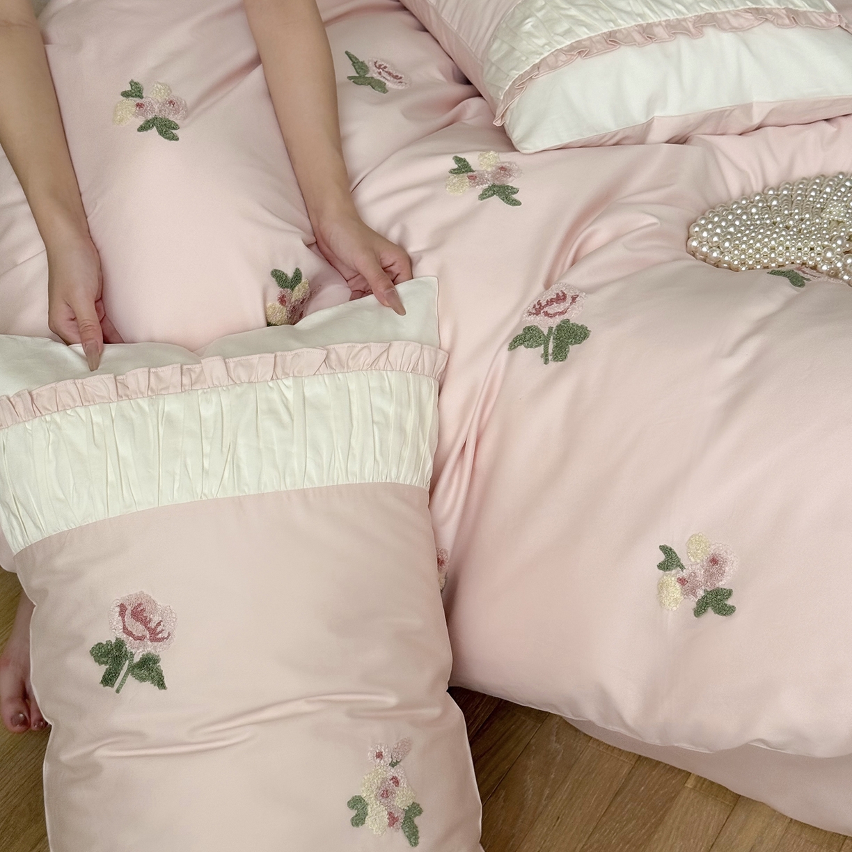 91家纺网 家纺一手货源 找家纺 鹿班家居 2025新款100S全棉纯棉磨毛毛巾绣四件套-彩虹花园（标准会员-20元） 彩虹花园-粉色