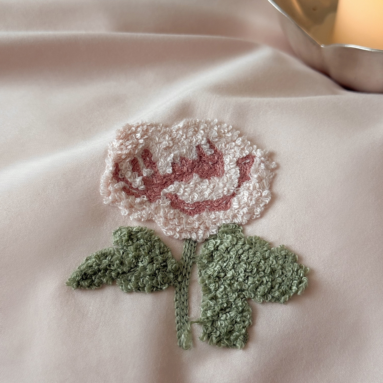 91家纺网 家纺一手货源 找家纺 鹿班家居 2025新款100S全棉纯棉磨毛毛巾绣四件套-彩虹花园（标准会员-20元） 彩虹花园-粉色