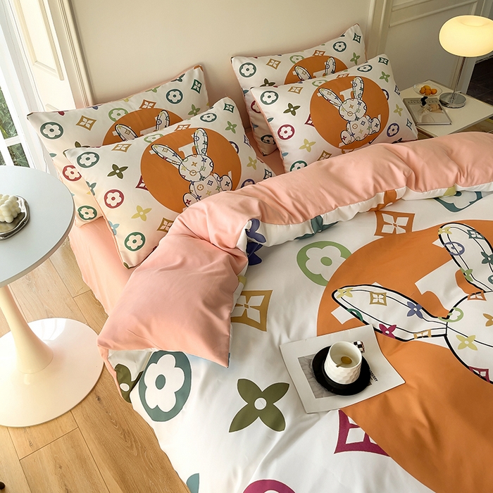 91家纺网 家纺一手货源 找家纺 摩卡（乐趣） 2025秋冬新品网红款水洗棉四季款四件套 彩虹兔