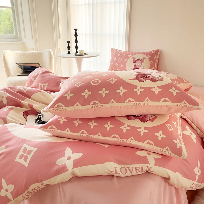 91家纺网 家纺一手货源 找家纺 摩卡（乐趣） 2025秋冬新品网红款水洗棉四季款四件套 天使熊-粉