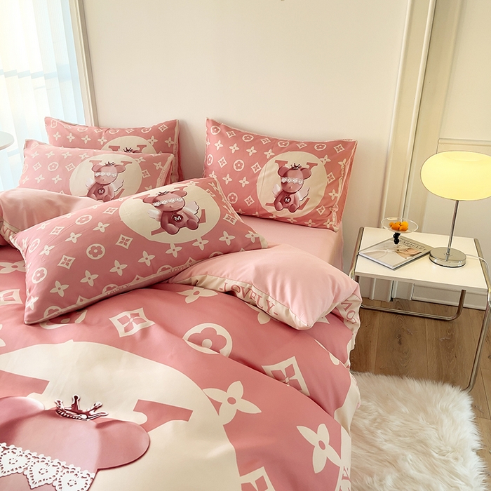 91家纺网 家纺一手货源 找家纺 摩卡（乐趣） 2025秋冬新品网红款水洗棉四季款四件套 天使熊-粉