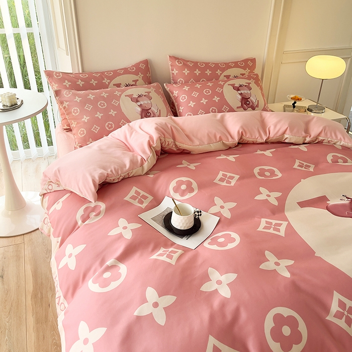 91家纺网 家纺一手货源 找家纺 摩卡（乐趣） 2025秋冬新品网红款水洗棉四季款四件套 天使熊-粉