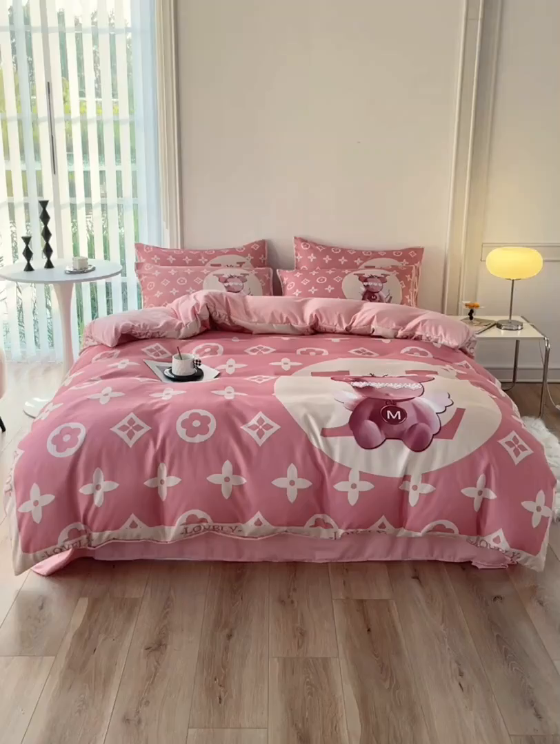 91家纺网 家纺一手货源 找家纺 摩卡（乐趣） 2025秋冬新品网红款水洗棉四季款四件套 天使熊-粉