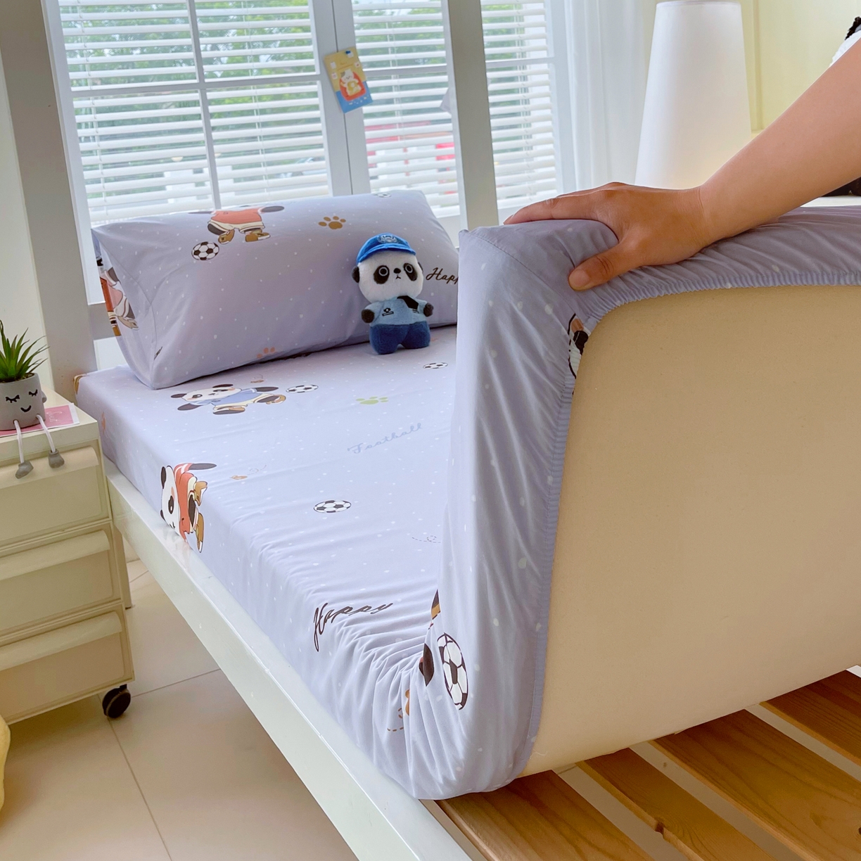 91家纺网 家纺一手货源 找家纺 金鑫汇家纺 2025新款A类全棉纯棉印花学生床单品床笠 床笠单件 足球争霸赛-灰