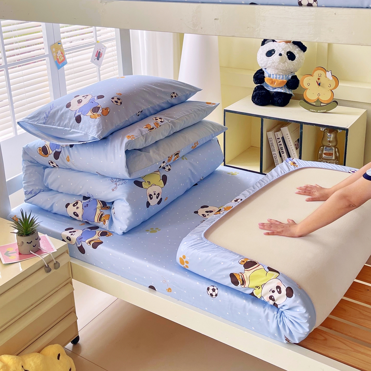 91家纺网 家纺一手货源 找家纺 金鑫汇家纺 2025新款A类全棉纯棉印花学生床单品床笠 床笠单件 足球争霸赛-蓝