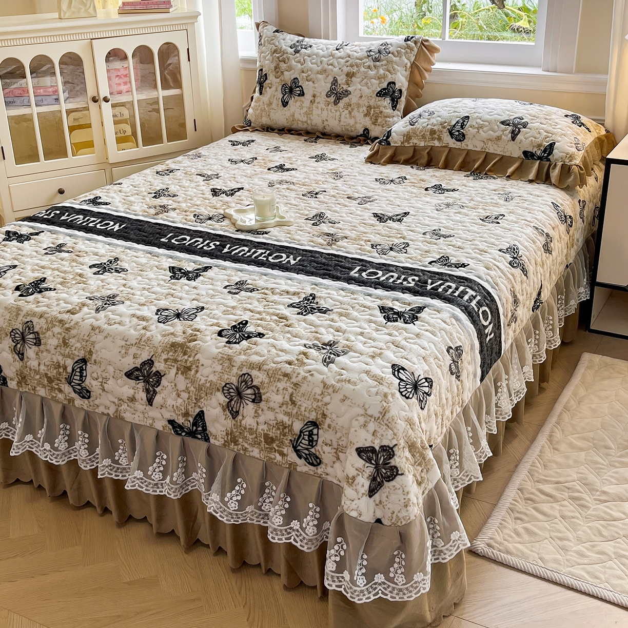 91家纺网 家纺一手货源 找家纺 （总）提花大世界 2025新款爆款高克重牛奶绒印花夹棉蕾丝花边床盖床裙单件三件四件套