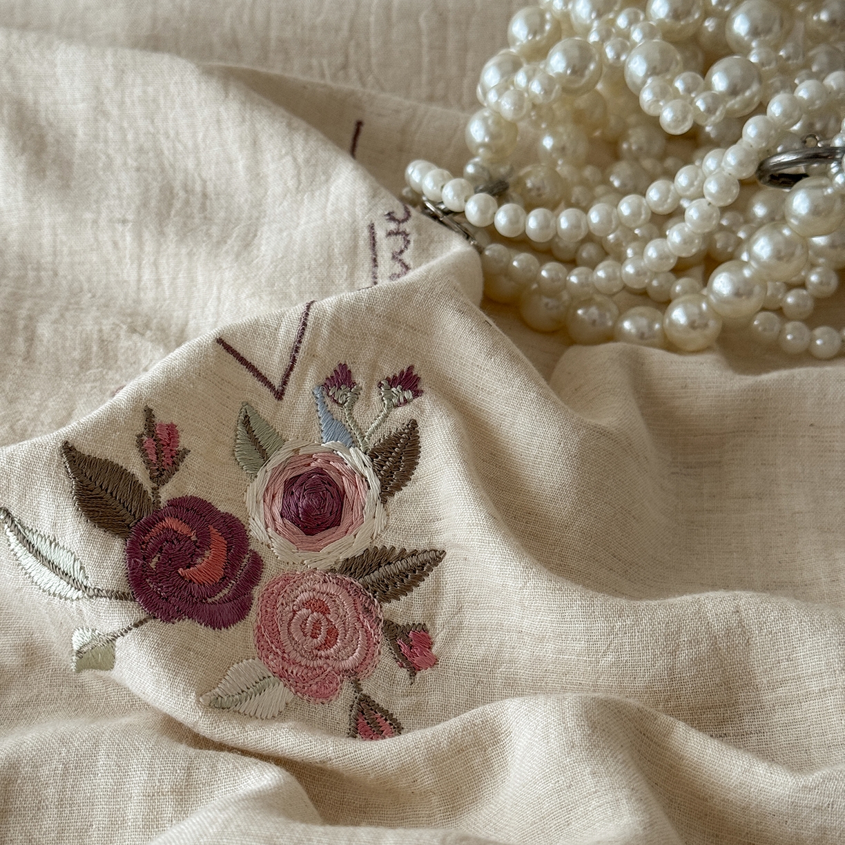 91家纺网 家纺一手货源 找家纺 （总）艾唯希家纺 2025新款全棉复古棉麻工艺四件套纯棉-晚风玫瑰系列