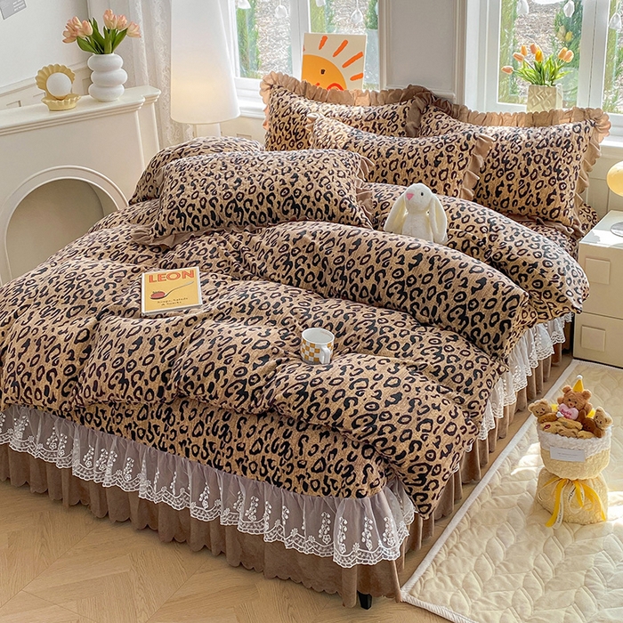 91家纺网 家纺一手货源 找家纺 提花大世界 2025新款爆款高克重牛奶绒印花夹棉蕾丝花边床盖床裙单件三件四件套 豹纹