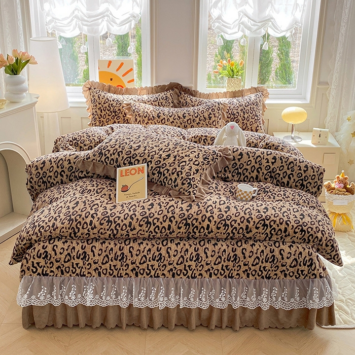 91家纺网 家纺一手货源 找家纺 提花大世界 2025新款爆款高克重牛奶绒印花夹棉蕾丝花边床盖床裙单件三件四件套 豹纹