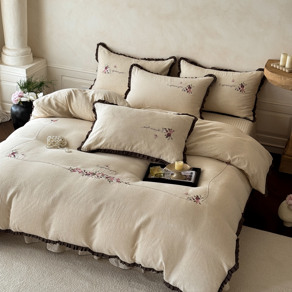 91家纺网 家纺一手货源 找家纺 艾唯希家纺 2025新款全棉复古棉麻工艺四件套纯棉-晚风玫瑰系列 晚风玫瑰-原麻色