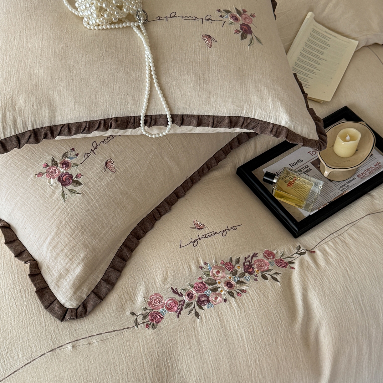 91家纺网 家纺一手货源 找家纺 艾唯希家纺 2025新款全棉复古棉麻工艺四件套纯棉-晚风玫瑰系列 晚风玫瑰-原麻色