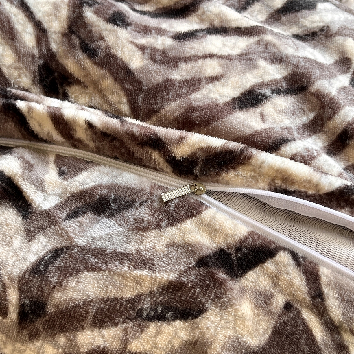 91家纺网 家纺一手货源 找家纺 提花大世界 2025新款爆款高克重牛奶绒印花夹棉蕾丝花边床盖床裙单件三件四件套 波纹