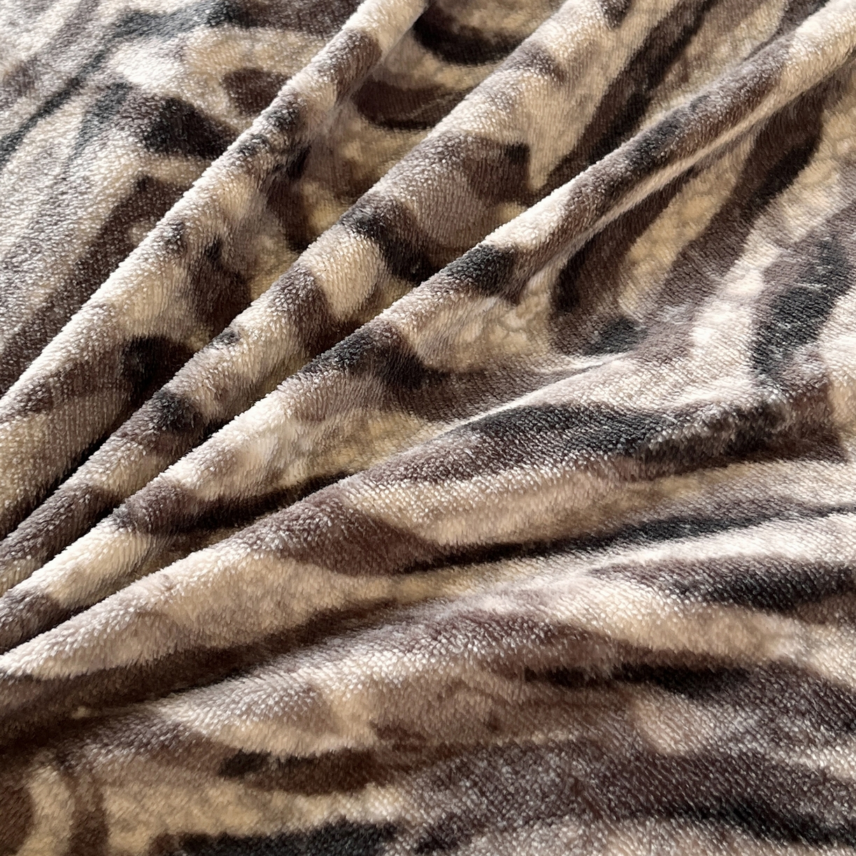 91家纺网 家纺一手货源 找家纺 提花大世界 2025新款爆款高克重牛奶绒印花夹棉蕾丝花边床盖床裙单件三件四件套 波纹