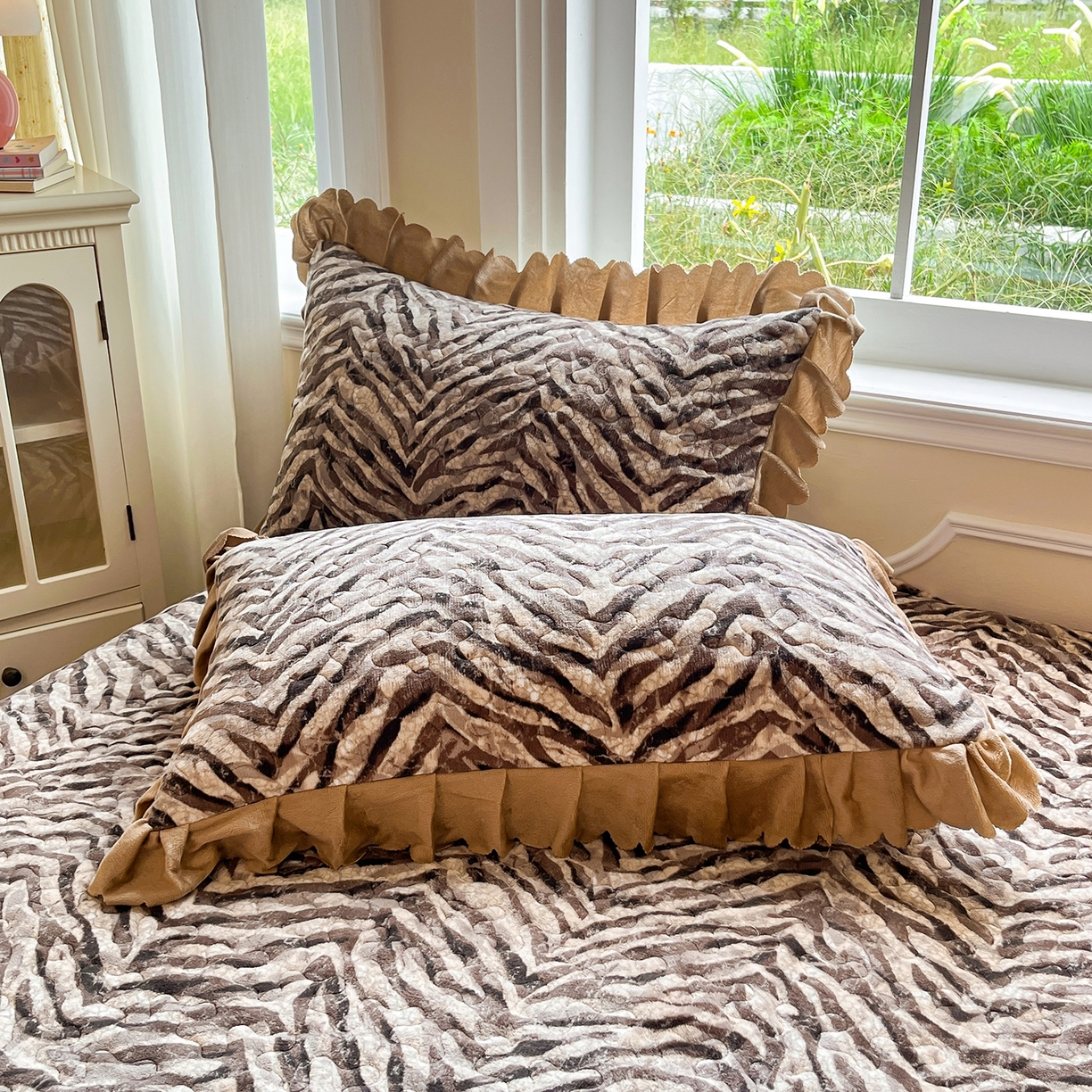 91家纺网 家纺一手货源 找家纺 提花大世界 2025新款爆款高克重牛奶绒印花夹棉蕾丝花边床盖床裙单件三件四件套 波纹