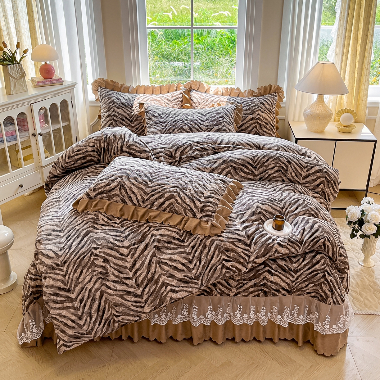 91家纺网 家纺一手货源 找家纺 提花大世界 2025新款爆款高克重牛奶绒印花夹棉蕾丝花边床盖床裙单件三件四件套 波纹