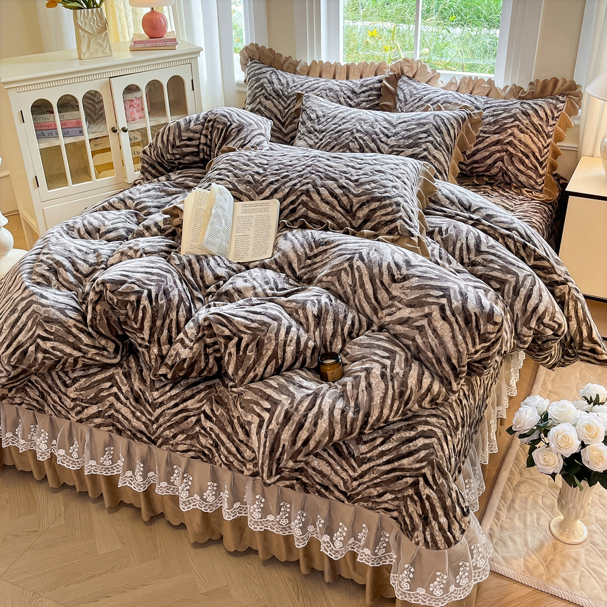 91家纺网 家纺一手货源 找家纺 提花大世界 2025新款爆款高克重牛奶绒印花夹棉蕾丝花边床盖床裙单件三件四件套 波纹