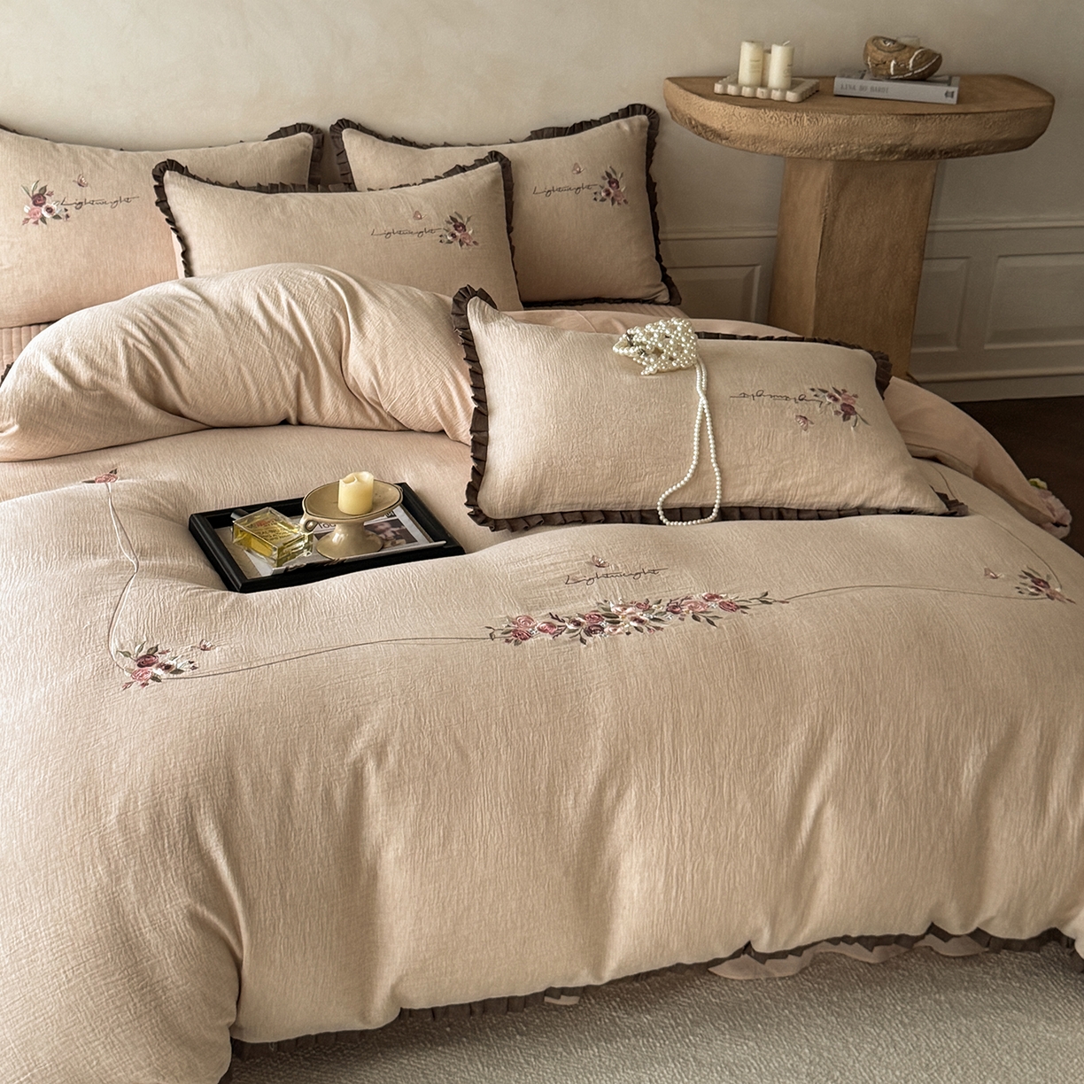 91家纺网 家纺一手货源 找家纺 艾唯希家纺 2025新款全棉复古棉麻工艺四件套纯棉-晚风玫瑰系列 晚风玫瑰-淡粉