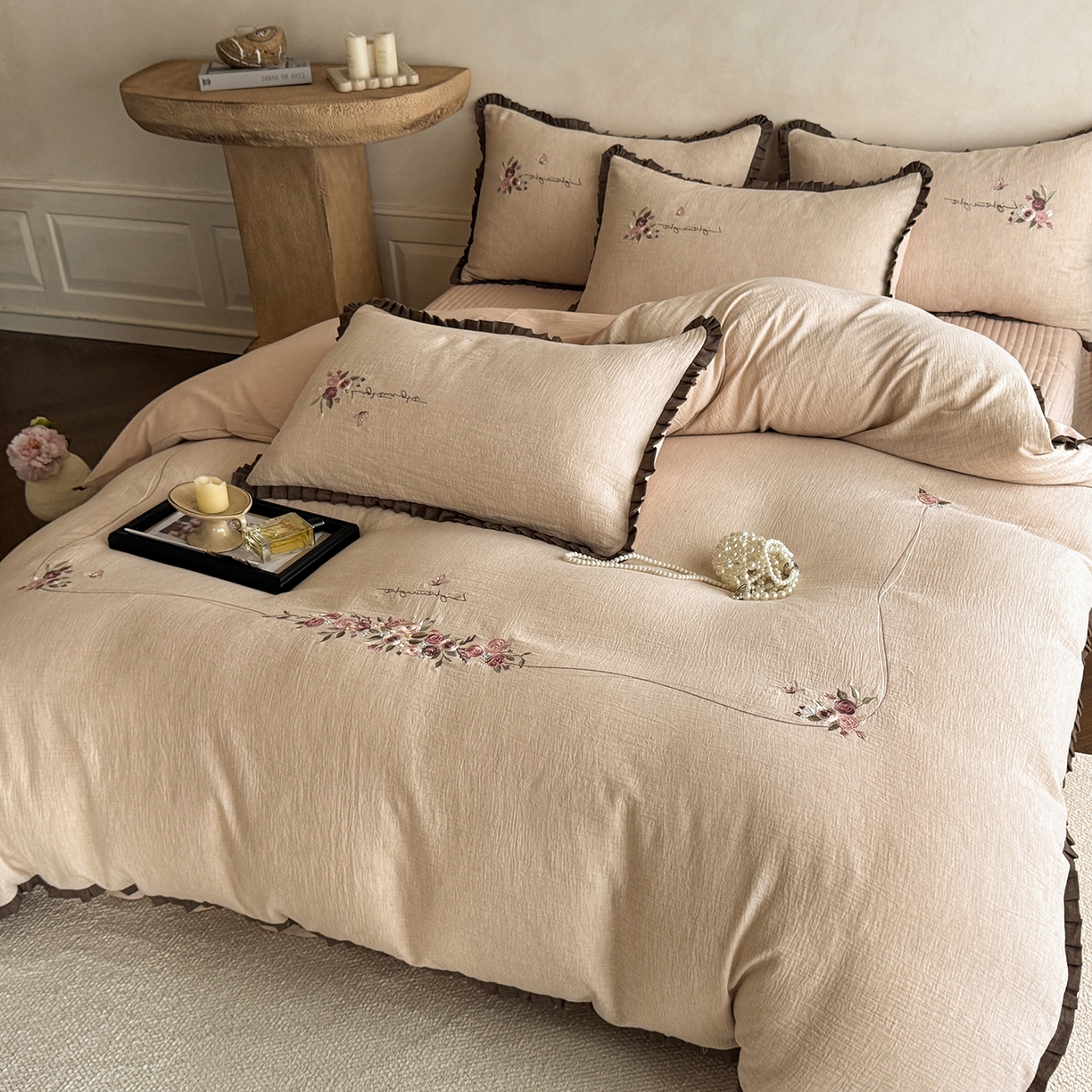 91家纺网 家纺一手货源 找家纺 艾唯希家纺 2025新款全棉复古棉麻工艺四件套纯棉-晚风玫瑰系列 晚风玫瑰-淡粉