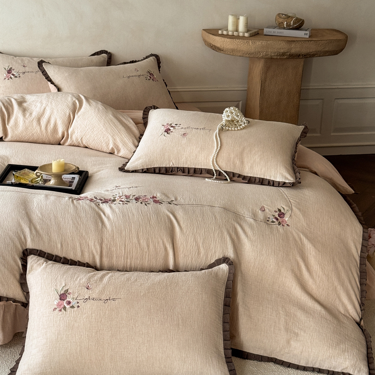 91家纺网 家纺一手货源 找家纺 艾唯希家纺 2025新款全棉复古棉麻工艺四件套纯棉-晚风玫瑰系列 晚风玫瑰-淡粉