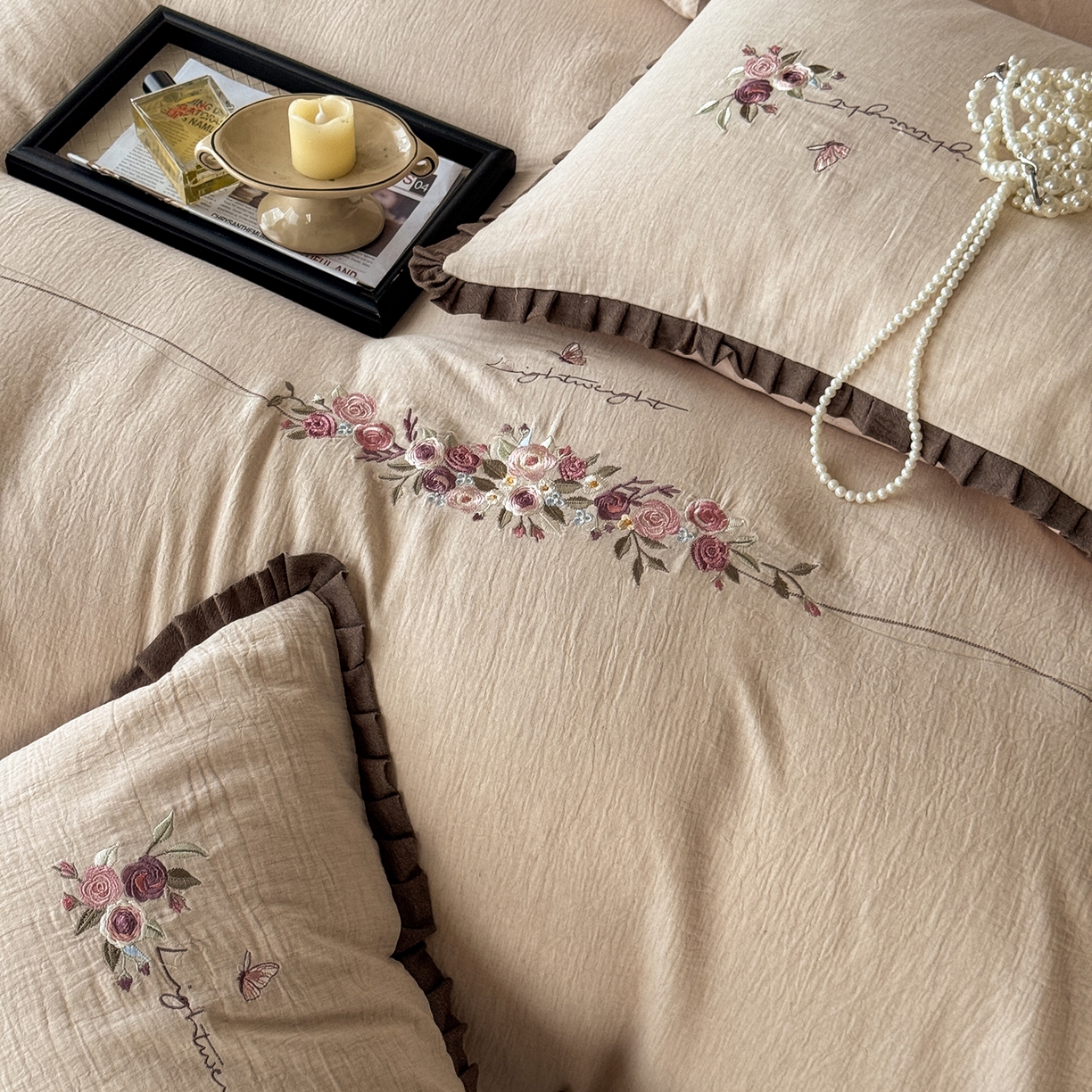 91家纺网 家纺一手货源 找家纺 艾唯希家纺 2025新款全棉复古棉麻工艺四件套纯棉-晚风玫瑰系列 晚风玫瑰-淡粉