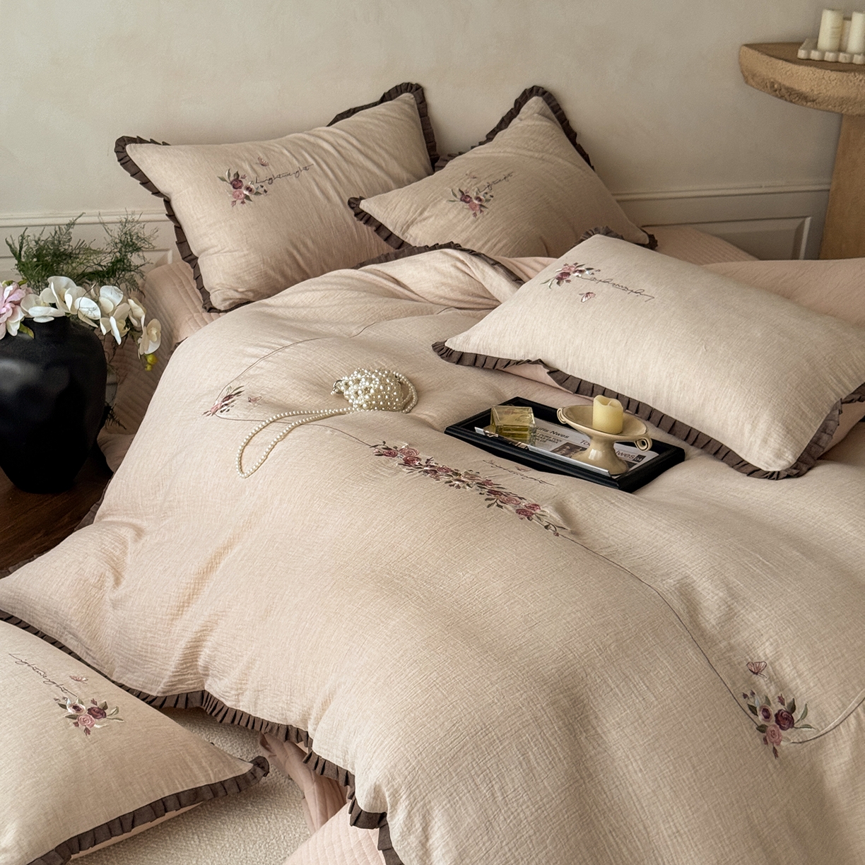 91家纺网 家纺一手货源 找家纺 艾唯希家纺 2025新款全棉复古棉麻工艺四件套纯棉-晚风玫瑰系列 晚风玫瑰-淡粉