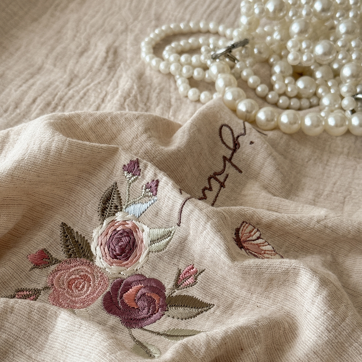 91家纺网 家纺一手货源 找家纺 艾唯希家纺 2025新款全棉复古棉麻工艺四件套纯棉-晚风玫瑰系列 晚风玫瑰-淡粉