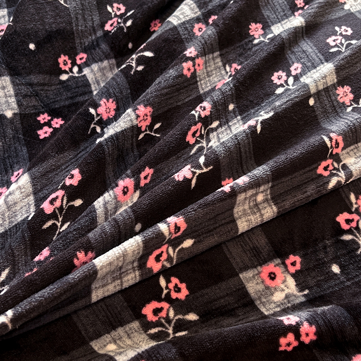 91家纺网 家纺一手货源 找家纺 提花大世界 2025新款爆款高克重牛奶绒印花夹棉蕾丝花边床盖床裙单件三件四件套 黑茉香