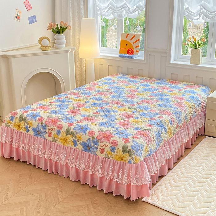 91家纺网 家纺一手货源 找家纺 提花大世界 2025新款爆款高克重牛奶绒印花夹棉蕾丝花边床盖床裙单件三件四件套 花季物语