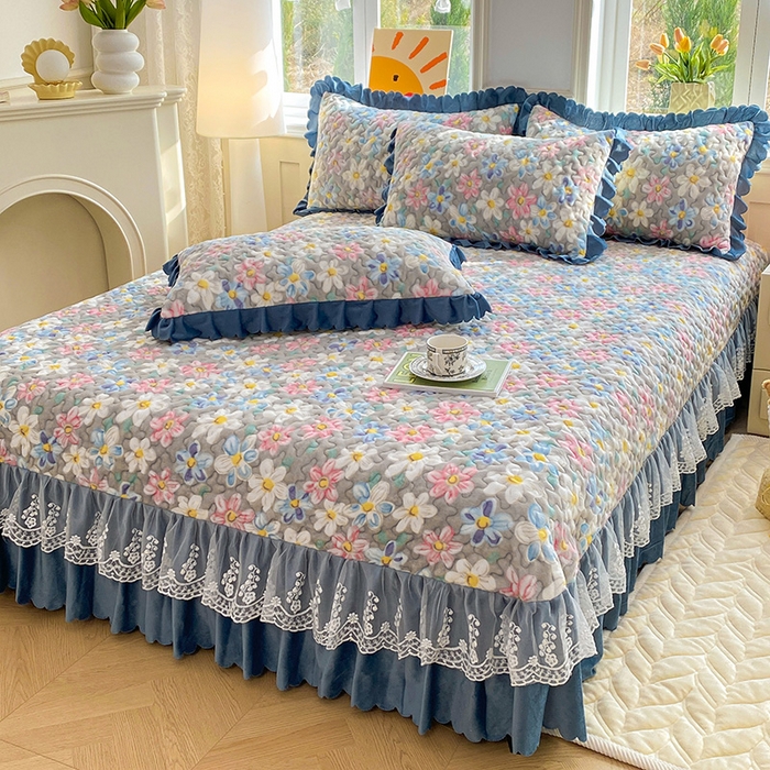 91家纺网 家纺一手货源 找家纺 提花大世界 2025新款爆款高克重牛奶绒印花夹棉蕾丝花边床盖床裙单件三件四件套 美丽花园